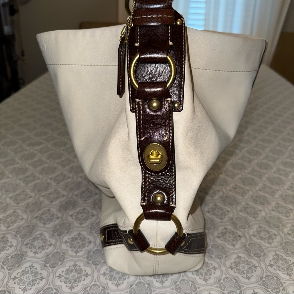 Coach Carly Hobo Shoulder Bag Pebbled Leather Off White Gold Hardware - Picture 6 of 15